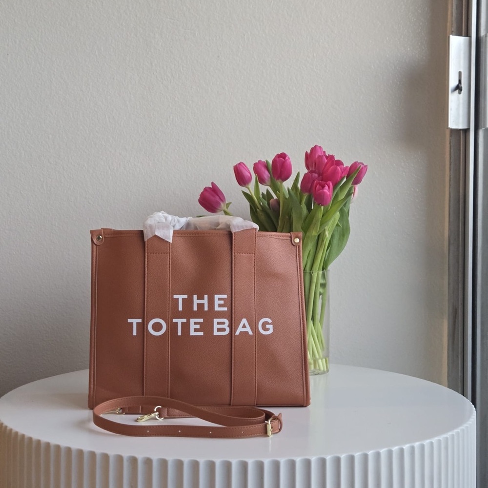 The Tote Bag Leather Tote in Brown